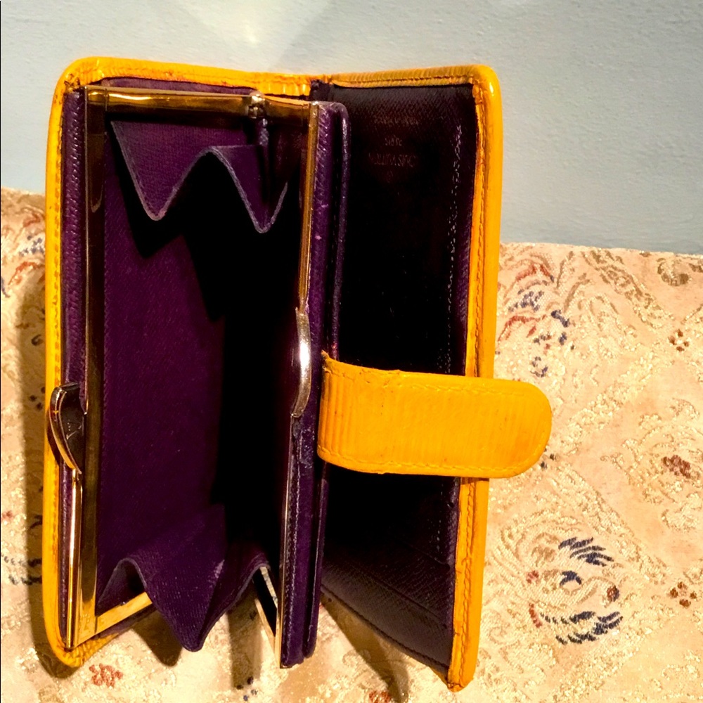 GORGEOUS AUTHENTIC LOUIS VUITTON WALLET GREAT CONDITION. VERY RARE 🔥🔥🔥